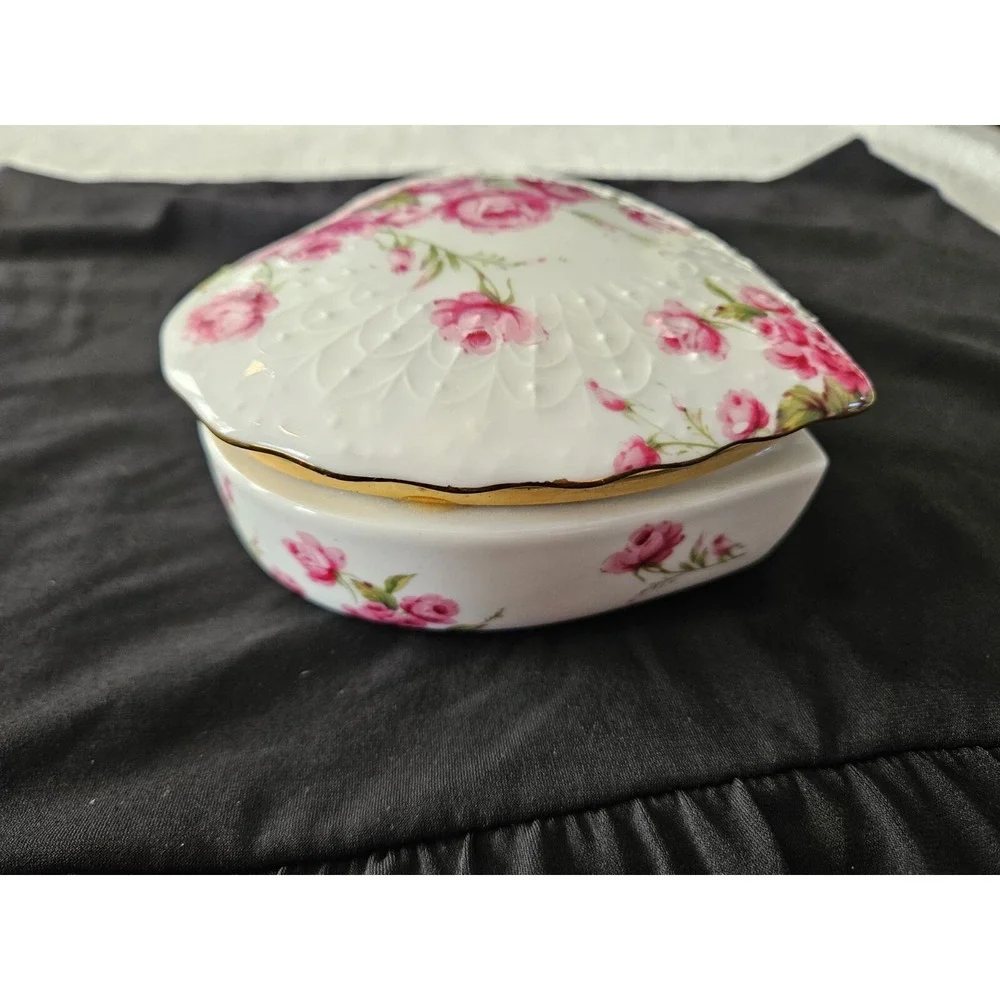 Lefton China majority items